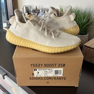 Yeezy Boost 350 V2 in Cream White mens 7